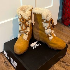 Sorel Joan of Arctic Wedge II Shearling 7.5 booties